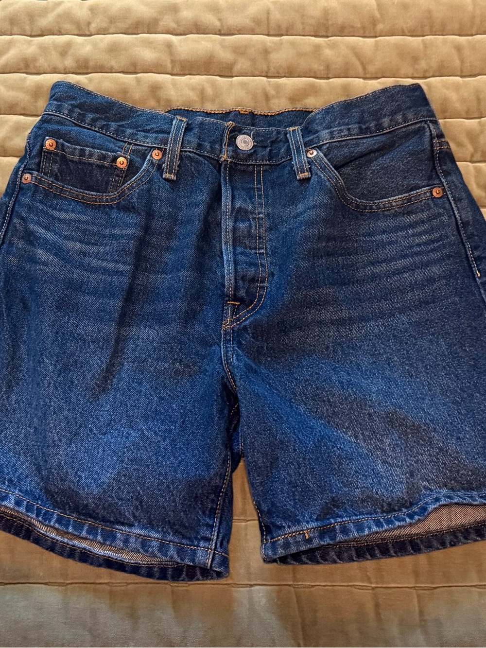 Women's Levi’s 501 Mid-Thigh Dark Blue Denim Shorts Size 28